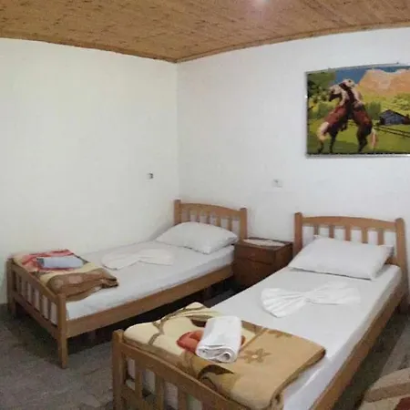Zariklis Gasthof Theth
